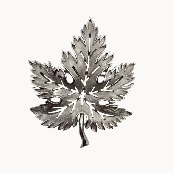 VTG Brooch Trifari Signed Silver Tone Maple Leaf Figural Autumn Harvest Fall Pin - Picture 1 of 5